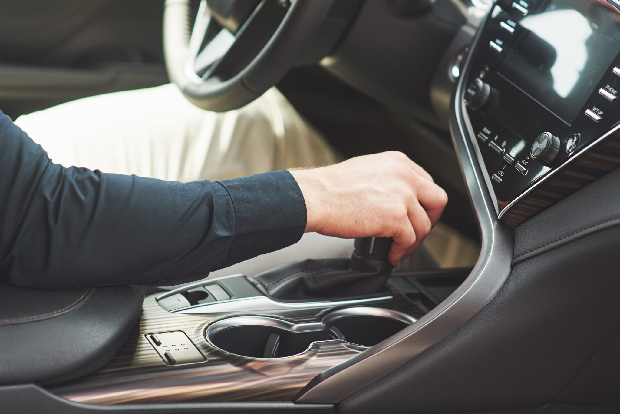 【學車懶人包】自動波VS棍波 / 私家車VS輕型貨車 ︱ uFinance 大專學生資訊貸款平台